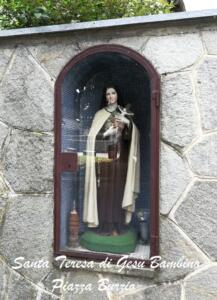13 Santa Teresa di Gesù Bambino in piazza Burzio