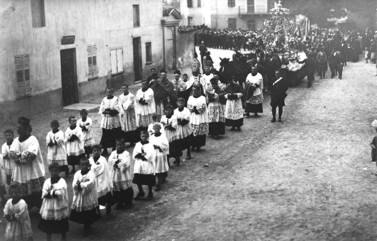 1920 processione ministranti  